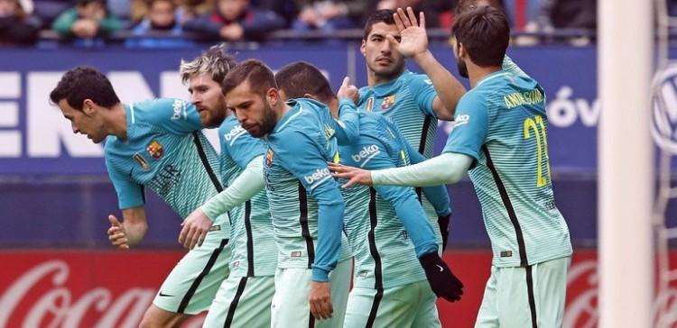 برشلونة يسحق ألافيس بسداسية ويعتلي الصدارة