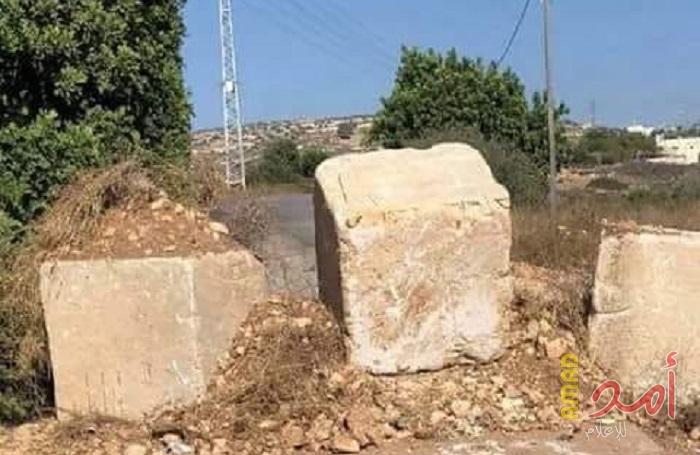 جيش الاحتلال يغلق مدخل بلدة دير نظام بالمكعبات الاسمنتية