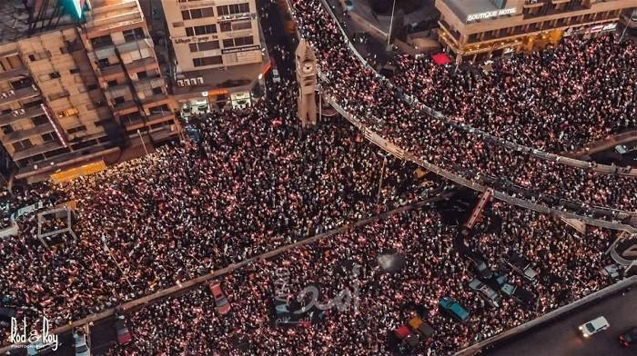 لبنان: عودة التحركات الاحتجاجية وقطع طرق عدة في "بيروت وصيدا والنبطية وطرابلس"