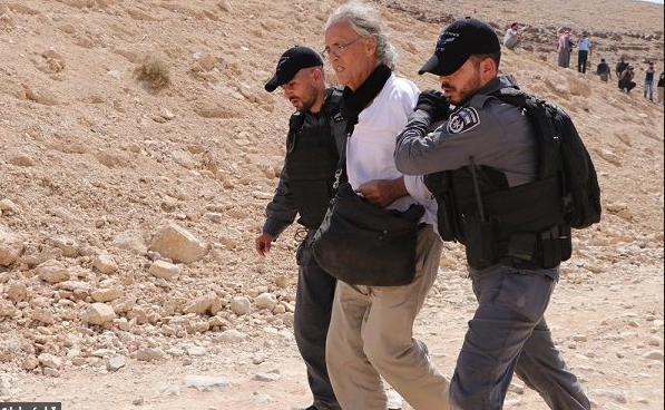 سلطات الاحتلال تواصل اعتقال المتضامن الفرنسي فرانك رومانو ويعلن إضرابه عن الطعام