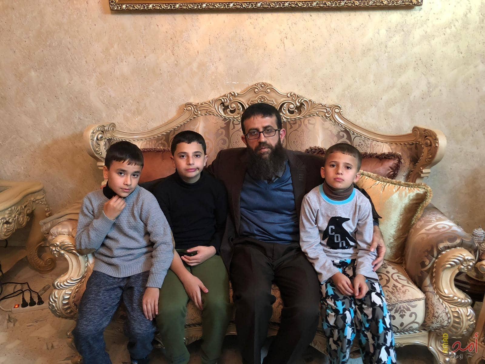 خلال زيارته التضامنية لعائلتها.. خضر عدنان يطالب أجهزة السلطة بالإفراج الفوري عن سهى جبارة