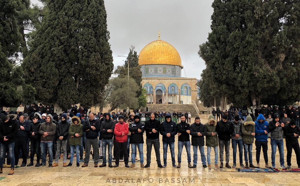 45 ألفاً يؤدون صلاة الجمعة في المسجد الأقصى