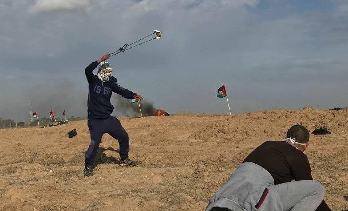 بالصور.. اندلاع مواجهات بين الشبان وقوات الاحتلال شرق خانيونس