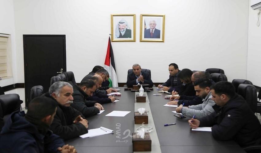 قلقيلية: اجتماع لمناقشة اليات ربط الآبار الارتوازية خلف الجدار بالكهرباء
