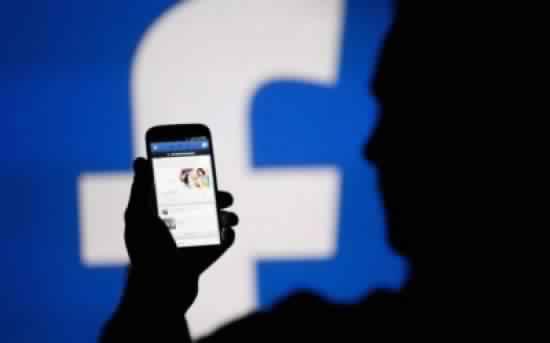 لهذه الأسباب أغلق فيسبوك وتويتر مئات الحسابات
