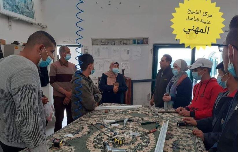 تنمية القدس تستلم طرود غذائية والشيخ خليفة يلتقي أولياء أمور طلبته 