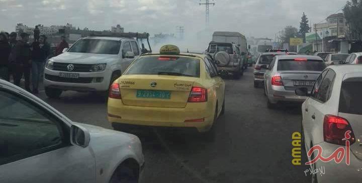 بالصور.. قوات الاحتلال تستهدف الاهالي بقنابل الغاز في "الجلزون" برام الله