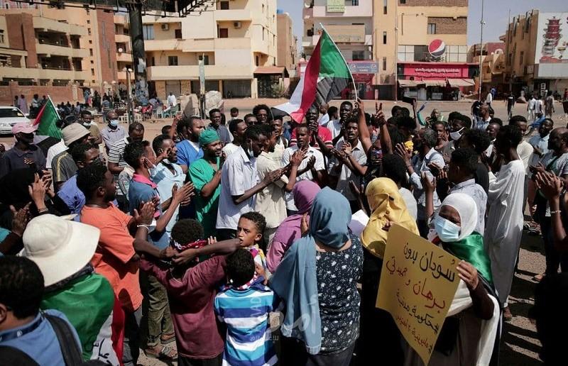 السودان: انقطاع خدمة الإنترنت وإغلاق الجسور والطرق قبيل تظاهرات تطالب بـ"حكم مدني"