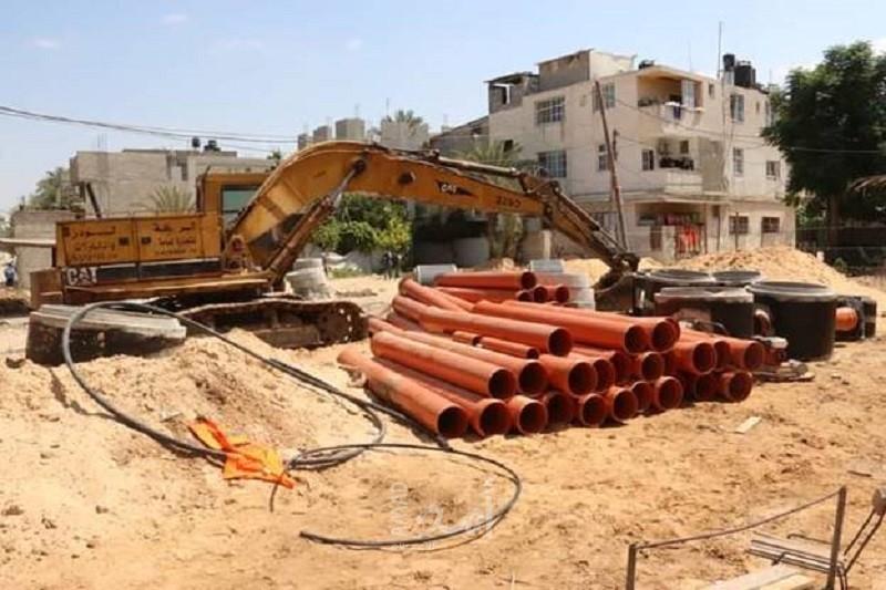 البدء بتنفيذ مشروع إصلاح الأضرار التي لحقت بشبكات المياه والصرف الصحي في مدينة بيت حانون