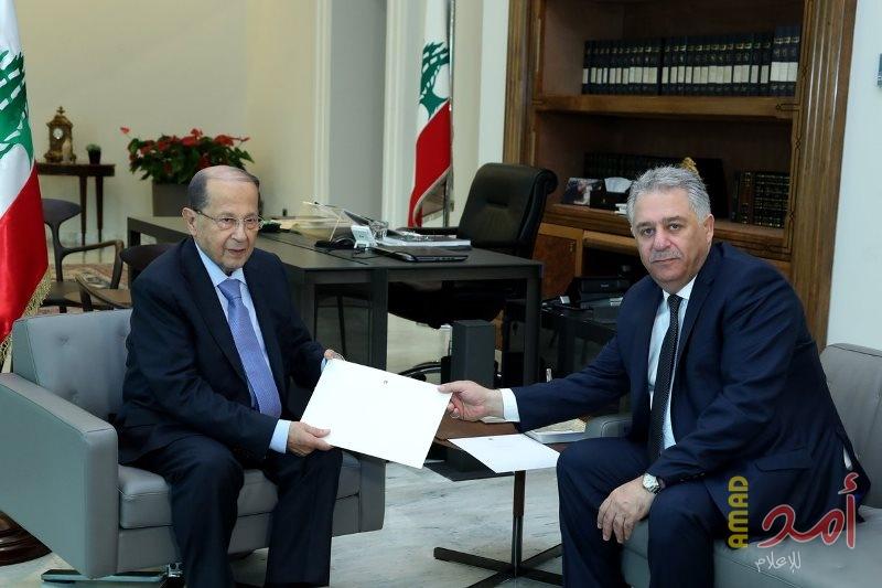 الرئيس اللبناني يتلقى رسالة خطية من عباس