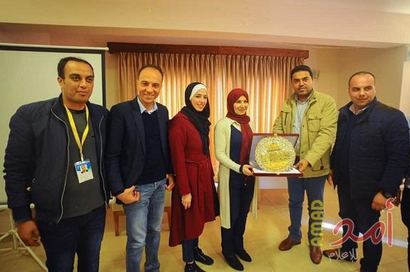 مجلس الشباب الفلسطيني يمنح الدكتورة جليلة دحلان وسام التطوع الاول