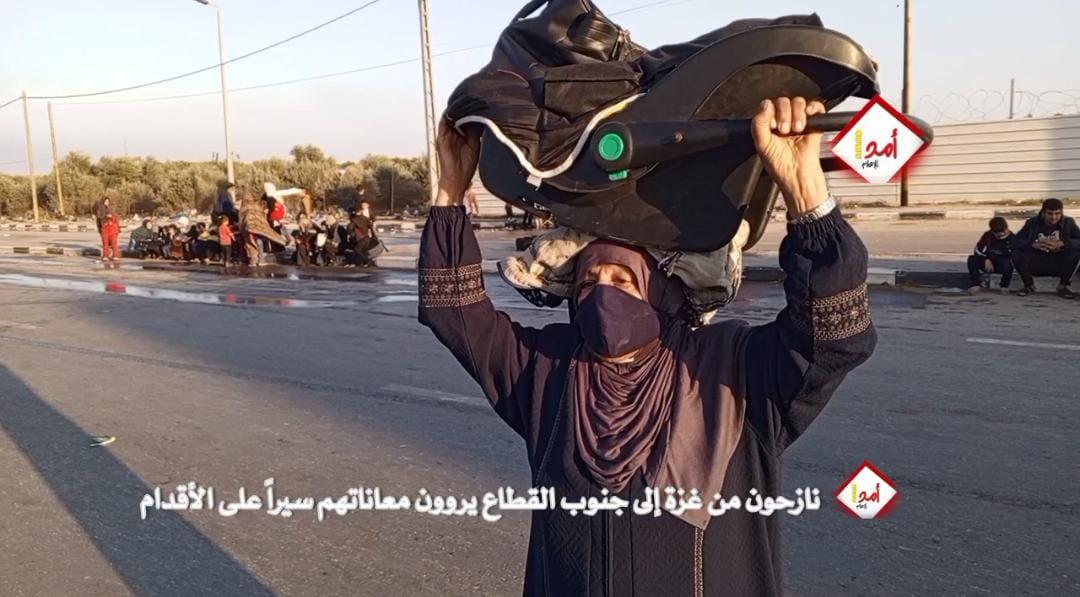 نازحون لـ"أمد": هربنا من القذائف وواجهنا الموت أمام البوابات الإلكترونية التي وضعها جيش الاحتلال- فيديو