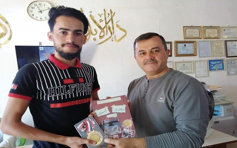 الكاتب عادل الشرار يفوز بقلادة الإبداع في مسابقة القصة القصيرة