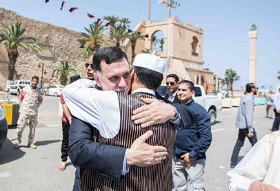 أول ظهور علني للسراج ووزرائه في شوارع طرابلس
