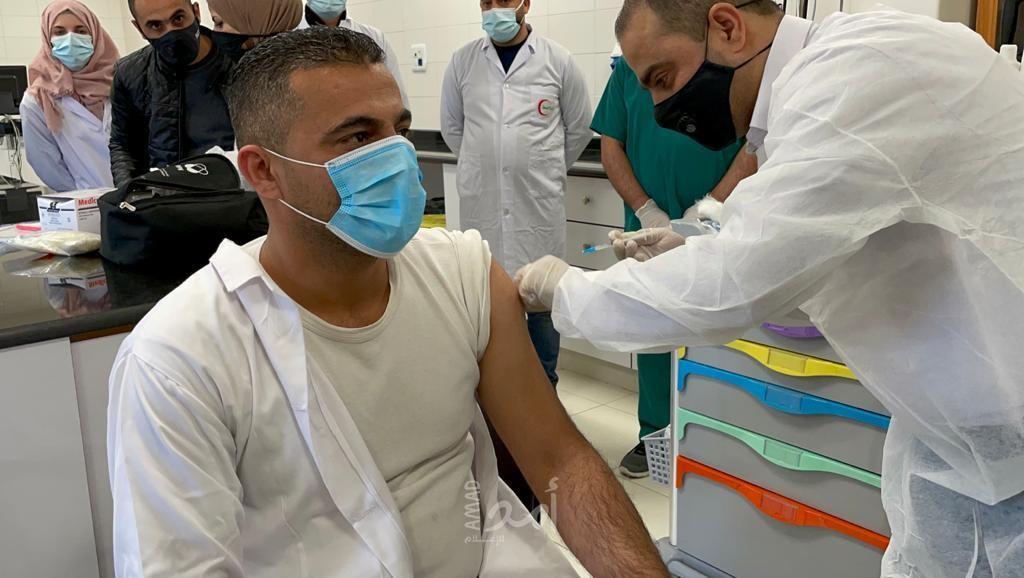 شاهد - فلسطين تبدأ حملة التطعيم ضد فيروس "كورونا"