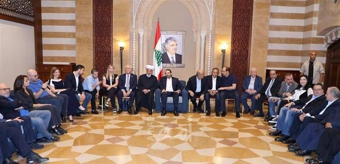 توافد شخصيات إلى بيت الوسط.. مفتي لبنان والبطريرك يعلقان على استقالة الحريري