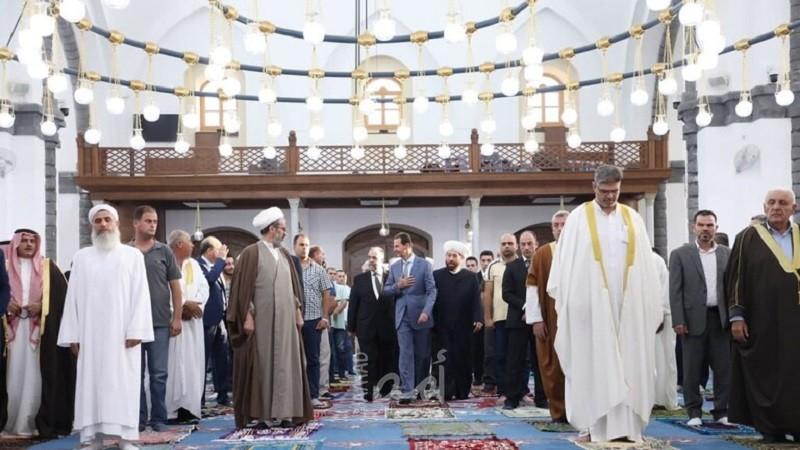 الرئيس السوري "بشار الأسد" يؤدي صلاة "عيد الأضحى" بحمص