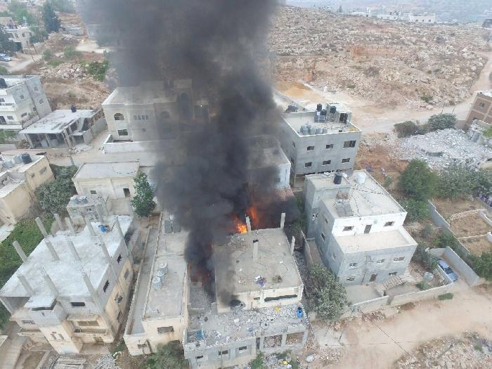 قوات الاحتلال تفجر منزل عائلة  الشهيد عنكوش في دير ابو مشعل