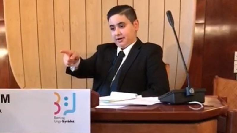 انتخاب شاب فلسطيني رئيساً لبلدية أورهوس الدنمركية عن فئة الناشئة والشباب