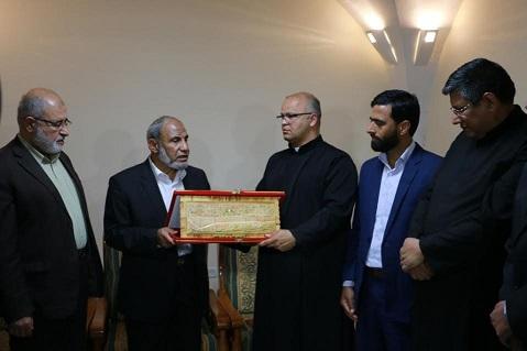 وفد من حماس يزور الطوائف المسيحية بغزة