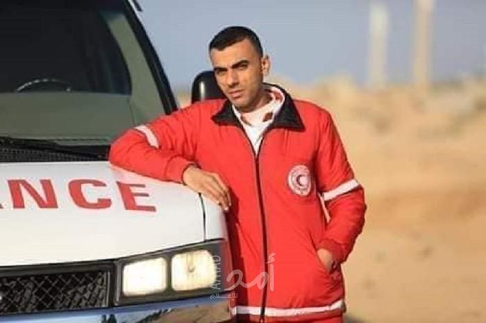 بالصور.. المسعف "محمد الجديلي" يدخل بغيبوبة تامة جراء إصابته شرق جباليا