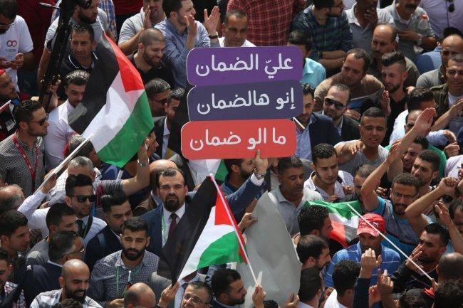 حراك الضمان يعلق العمل في المؤسسات الاثنين  رفضا للقانون