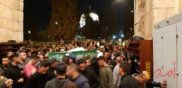 المقدسيون يشيعون ضحايا "حادث الأغوار" من باحات المسجد الأقصى