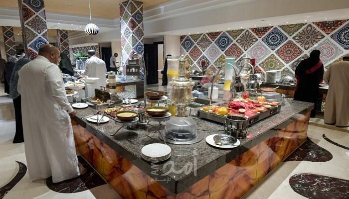 بالصور- في مكة.. فنادق فخمة تجذب الأثرياء مع غرف وأجنحة "مطلة" على الكعبة