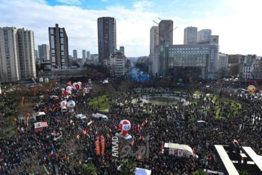 مئات آلاف المتظاهرين في باريس احتجاجًا على إصلاح نظام التقاعد