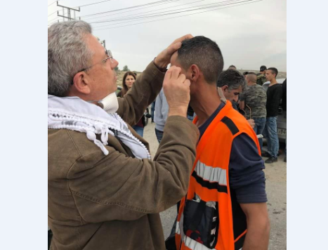 د.البرغوثي: جنود الاحتلال اعتدوا على المتظاهرين والصحفيين والطواقم الطبية بـ"وحشية مفرطة"