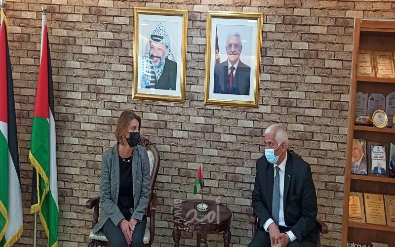 محافظ بيت لحم يبحث مع مديرة عمليات "الأونروا" التعاون لمواجهة "كورونا"