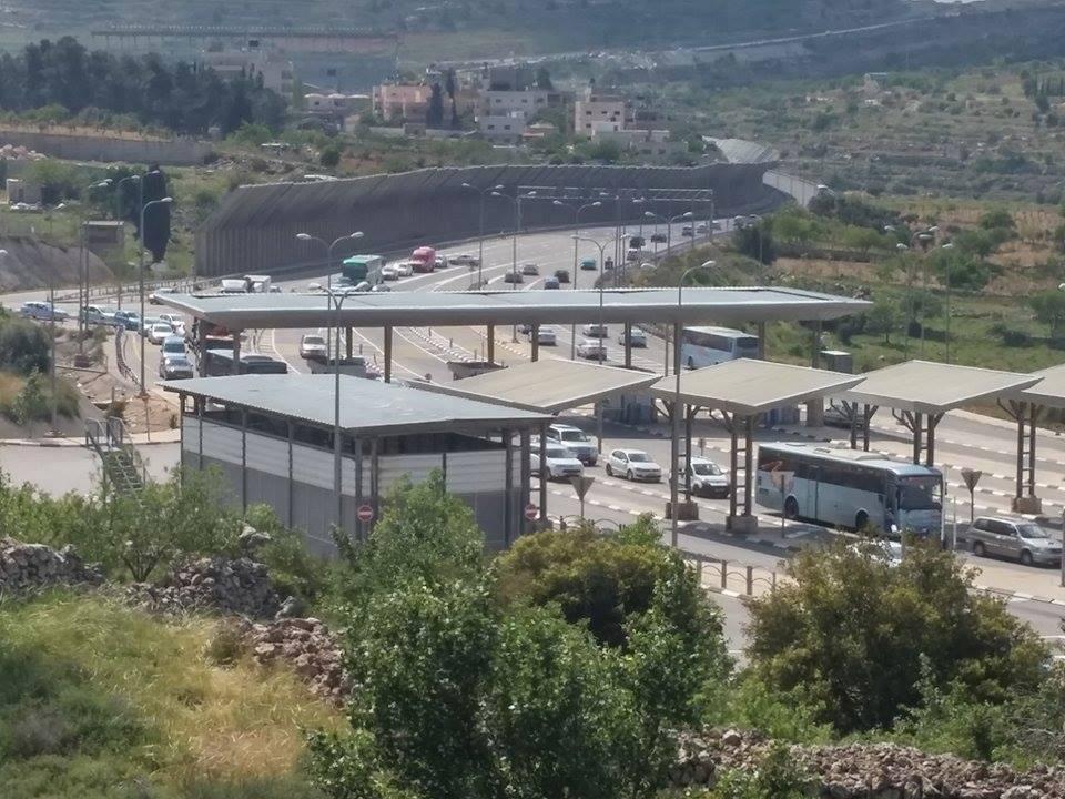 جيش الاحتلال يضع مكعبات إسمنتية على مدخل بيت لحم الشمالي