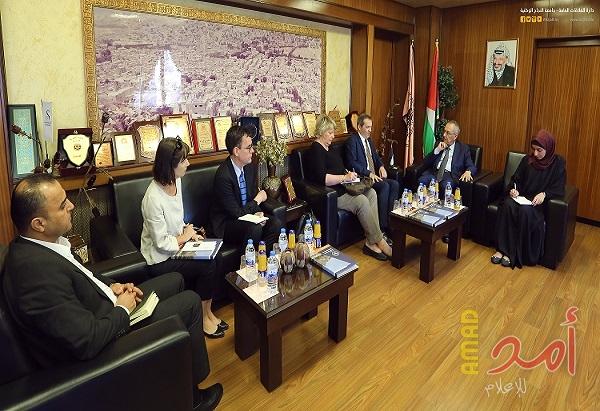 وفد من القنصلية الفرنسية العامة في القدس يزور جامعة النجاح الوطنية لبحث سبل تطوير التعاون المشترك