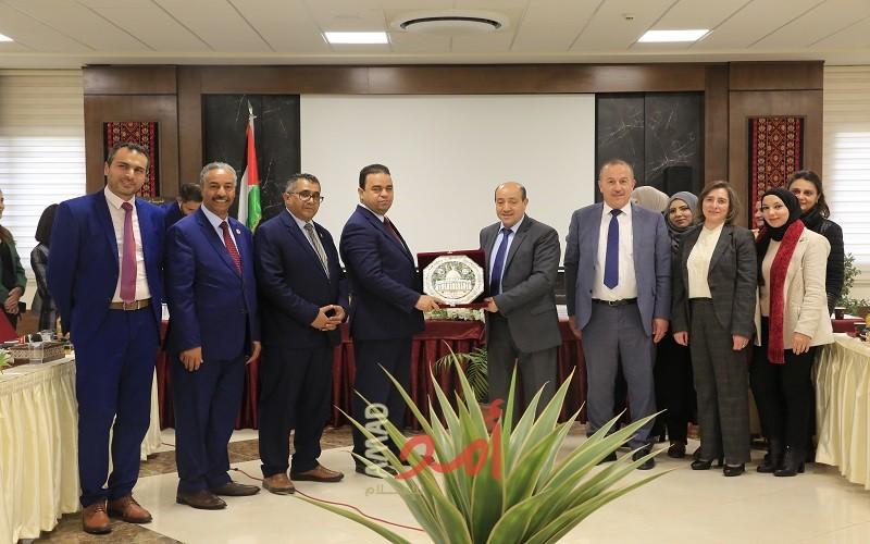 أبو زيد يطلع وزير العمل والتأهيل الليبي على تطور الخدمة المدنية في فلسطين  