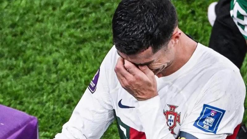 شاهد.. رونالدو يجهش بالبكاء بعد خسارة البرتغال أمام المغرب