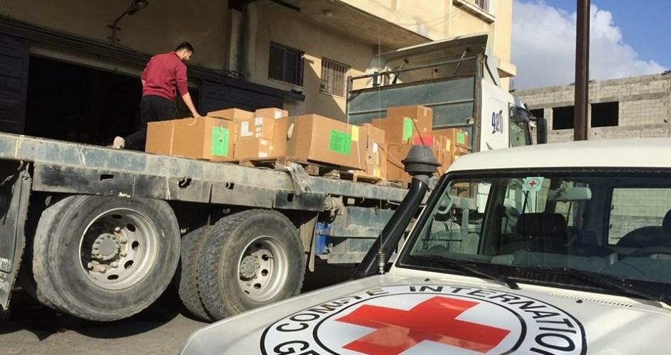 الصليب الأحمر يواصل تقديم مساعدات طبية عاجلة في غزة