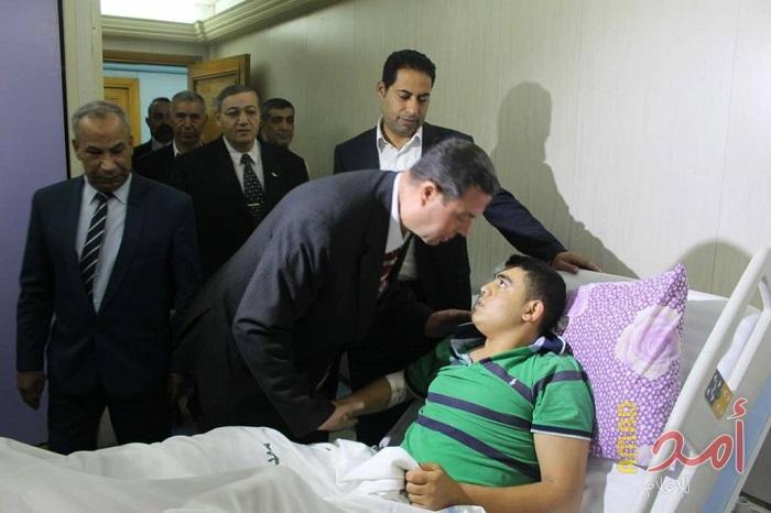 بالصور.. سفير فلسطين بالقاهرة يعود جرحى قطاع غزة في المستشفيات المصرية