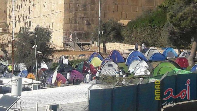 مستوطنون ينصبون خياماً بالساحة الابراهيمية