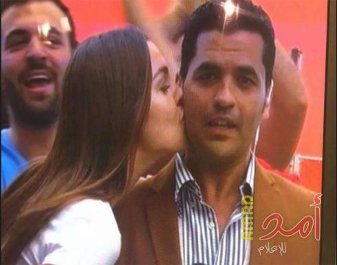 نقل مذيع مصري الى المستشفى بعد تلقيه قبلة روسية على الهواء