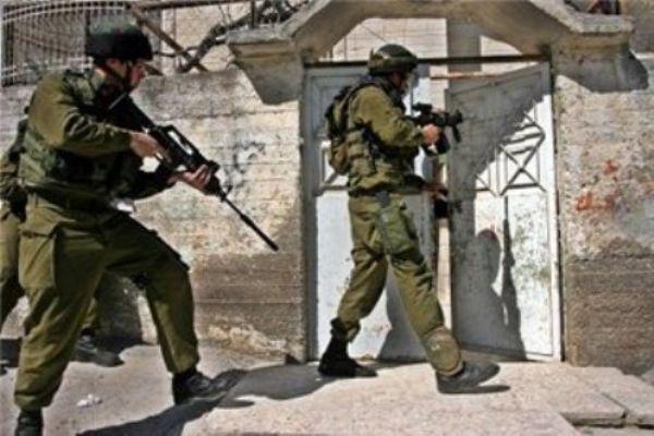 قوات الاحتلال تقتحم نيابة ومحكمة الخليل وتفجر ابوبها
