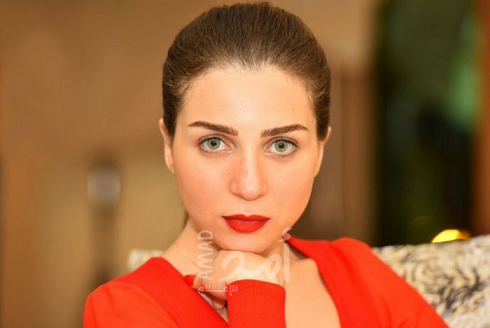 مي عز الدين تَعود لهواية "الكروشيه" من جديد - شاهد