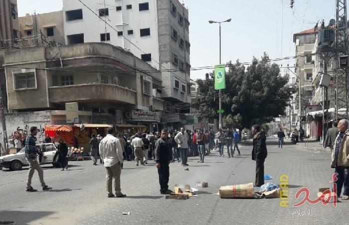 شاهد.. موظفي السلطة في غزة يحتجون لعدم صرف رواتبهم
