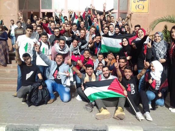 حركة فتح في جمهورية مصر العربية تمثل فلسطين في يومها الذي اقامته كليه الطب بجامعة عين شمس