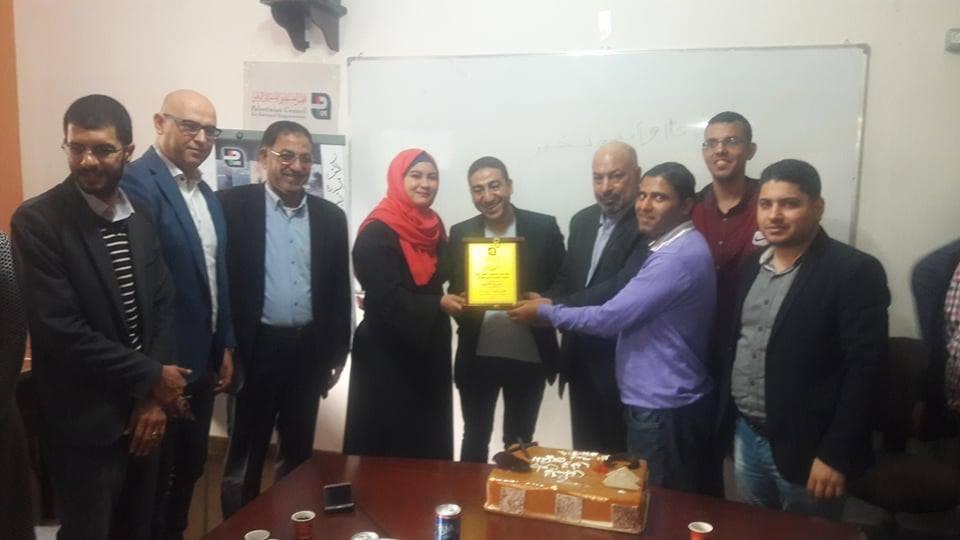 المجلس الفلسطيني للتمكين الوطني يكرم الكاتب "الغول"