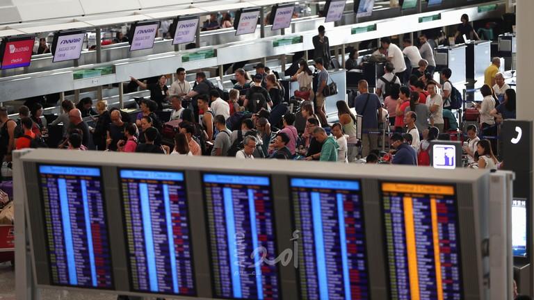 إعادة فتح مطار هونج كونج وإلغاء أكثر من 200 رحلة