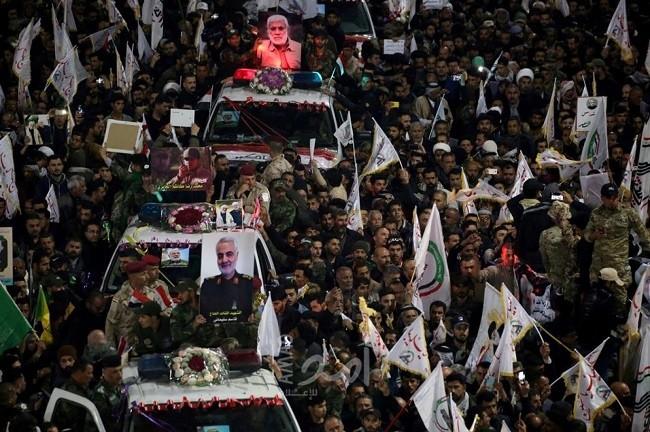 فيديو..عشرات القتلى والجرحى في تدافع بموكب تشييع جنازة سليماني في إقليم كرمان