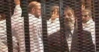 مرسي يقود خطة "التشهير" بالنظام من محبسه