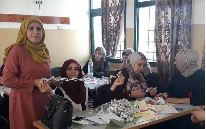 تربية قلقيلية تنظم دورة في الفن الاوريجامي