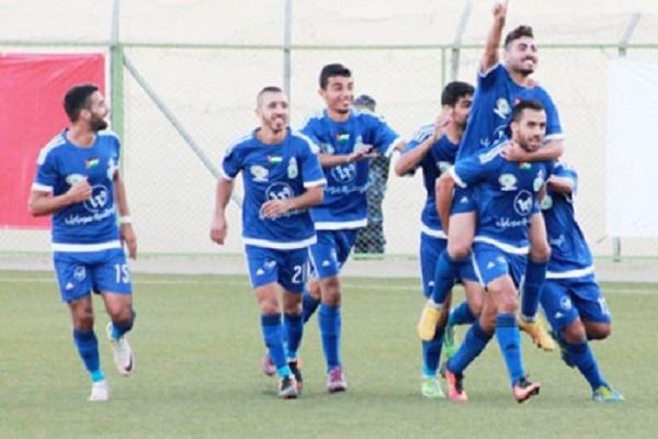 "هلال القدس" يقترب من الاحتفاظ بلقب المحترفين بفوزه على "العميد" بثلاثية