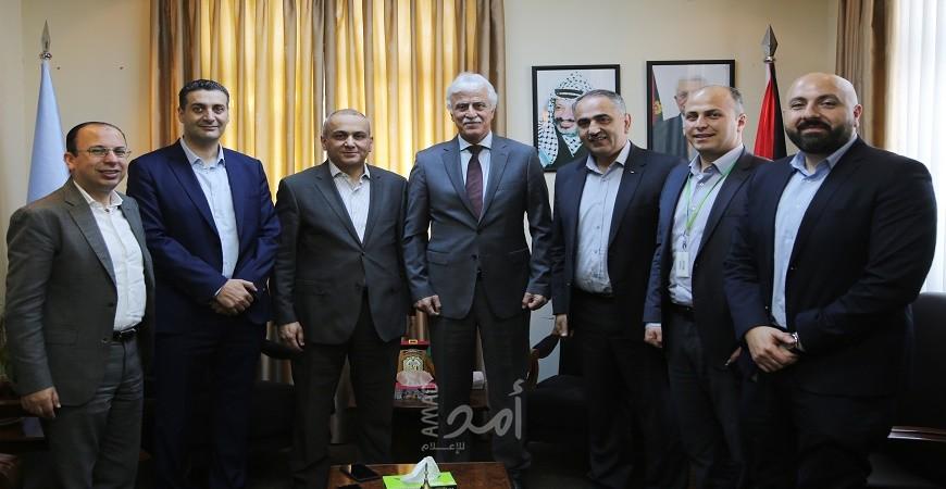 "التربية" و"الاتصالات الفلسطينية" يبحثان آفاق التعاون المشترك